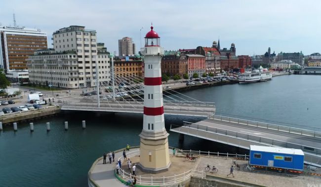Utforska Sveriges hamnar: Viktiga handelsnav och attraktioner 4 Malmö hamn-Sverige