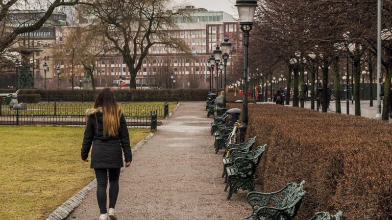 Utforska Självguidad vandring i Stockholms Södermalm 12 vandring i Stockholm